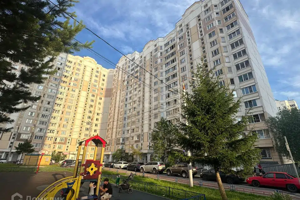 Продаётся 3-комнатная квартира, 107 м²