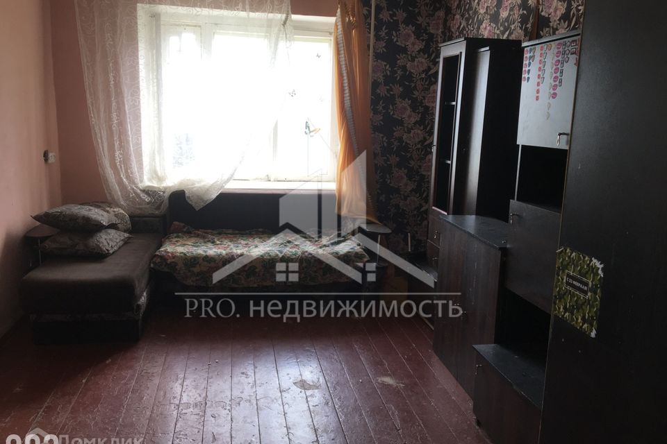 Продаётся комната в 10-комн. квартире, 18.3 м²