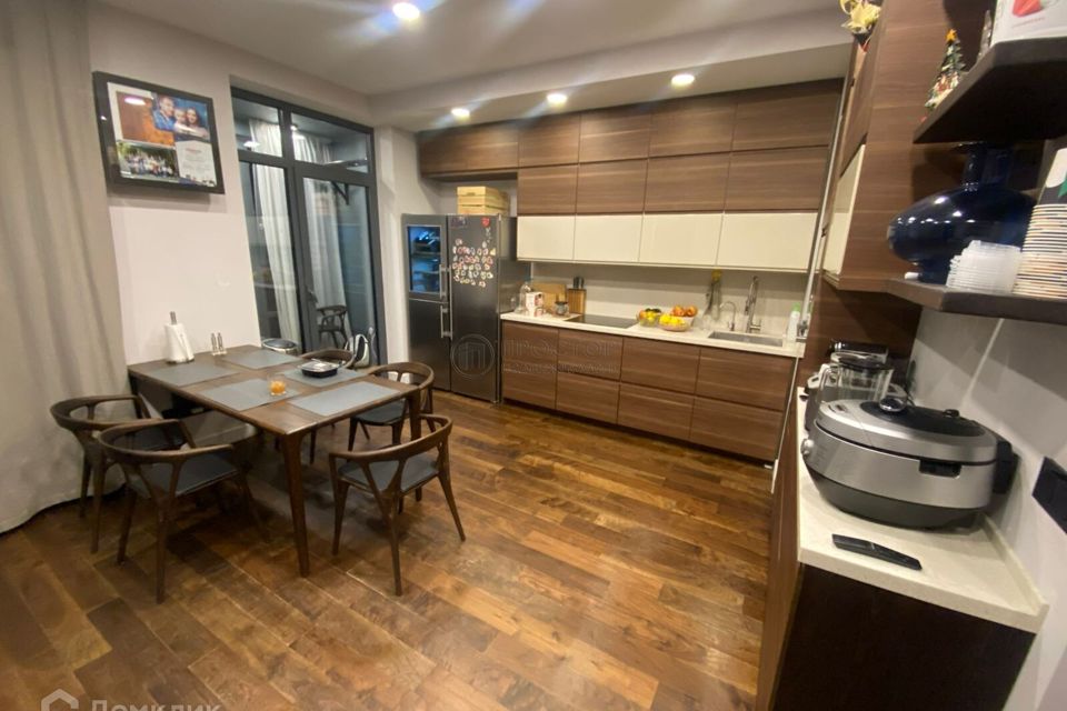 Продаётся 1-комнатная квартира, 70 м²