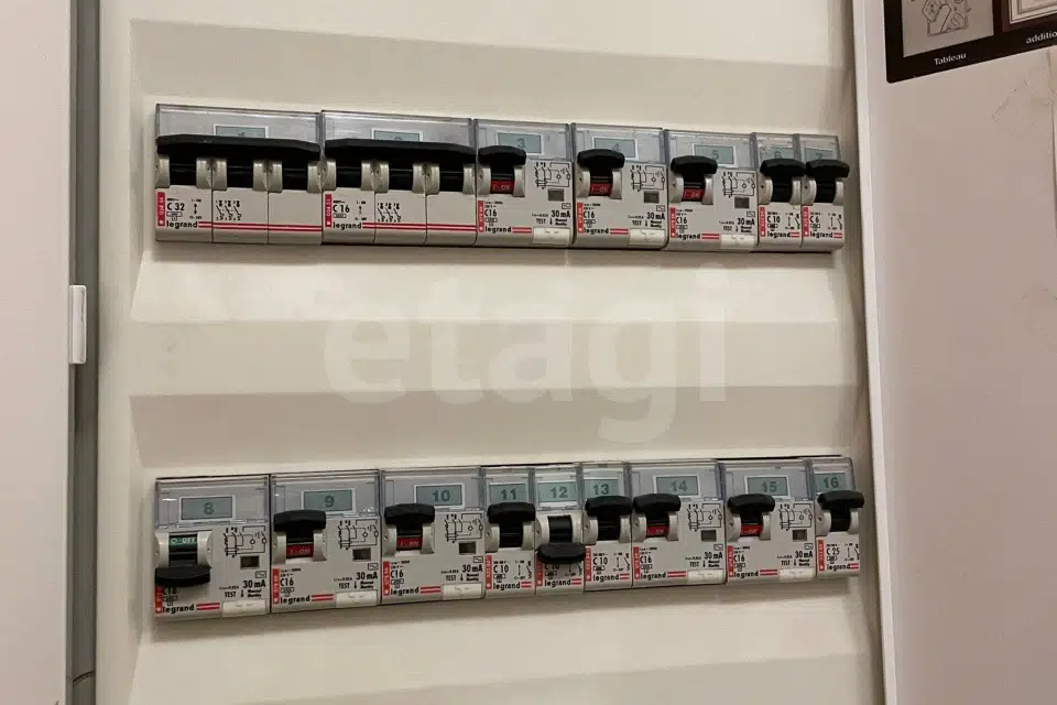Продаётся 4-комнатная квартира, 103.8 м²