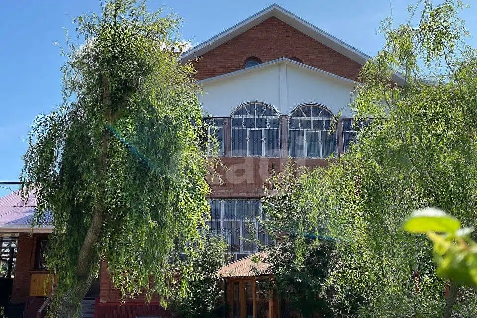 Продаётся 3-этажный дом, 437.6 м²