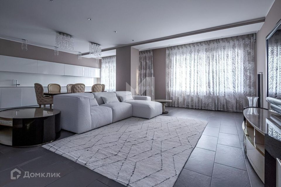 Продаётся 4-комнатная квартира, 166.4 м²
