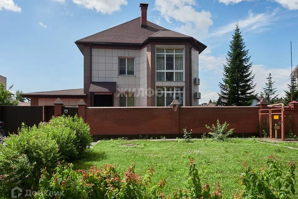 Продаётся 3-этажный дом, 240.1 м²