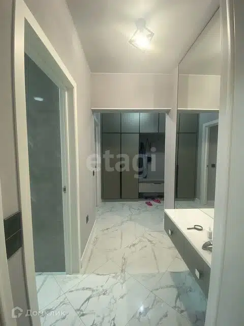 Продаётся 1-комнатная квартира, 49 м²