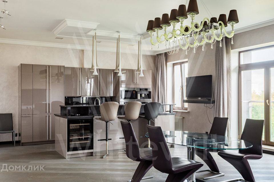 Продаётся 3-комнатная квартира, 175 м²
