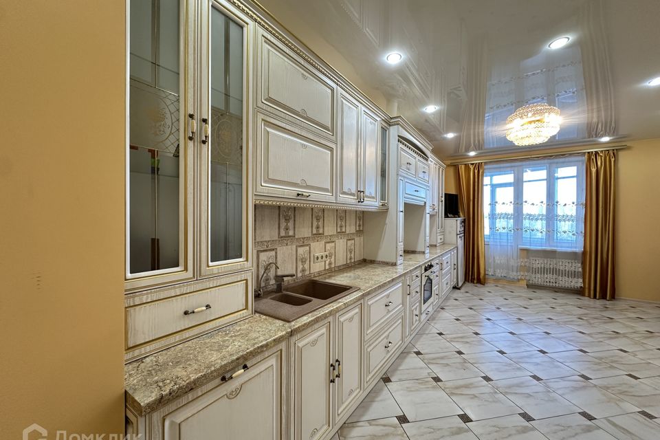 Продаётся 3-комнатная квартира, 147 м²