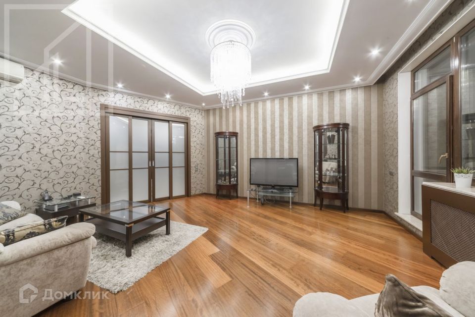 Сдаётся 4-комнатная квартира, 160 м²