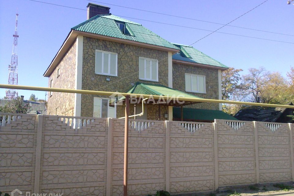 Продаётся 4-этажный дом, 400 м²