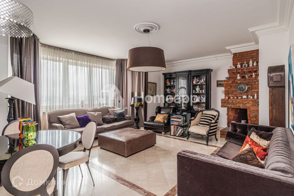 Продаётся 6-комнатная квартира, 245.6 м²
