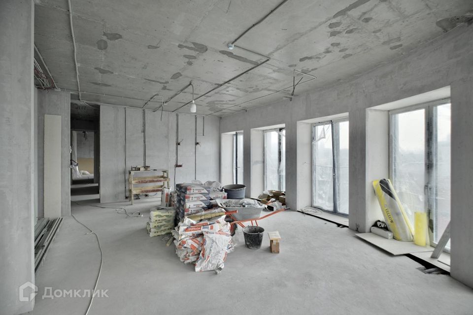 Продаётся 5-комнатная квартира, 180 м²