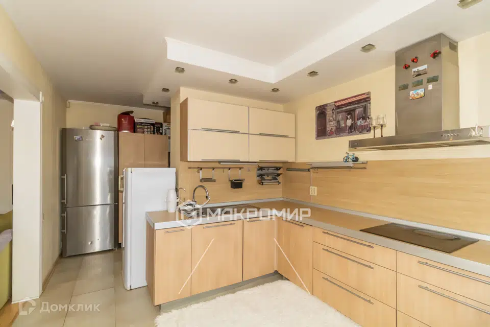 Продаётся 5-комнатная квартира, 206 м²