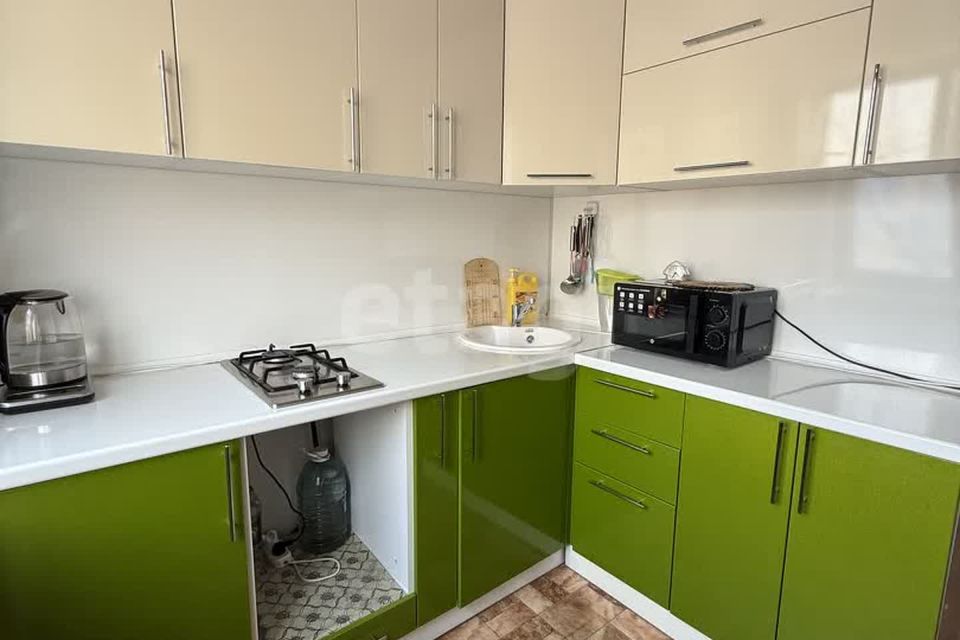 Продаётся 4-комнатная квартира, 56.6 м²
