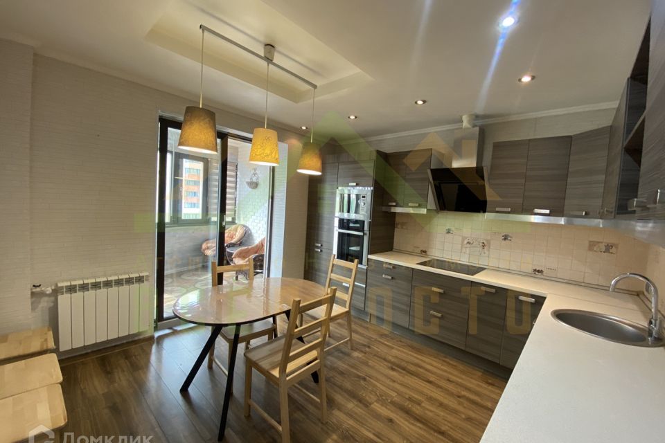 Продаётся 3-комнатная квартира, 105 м²
