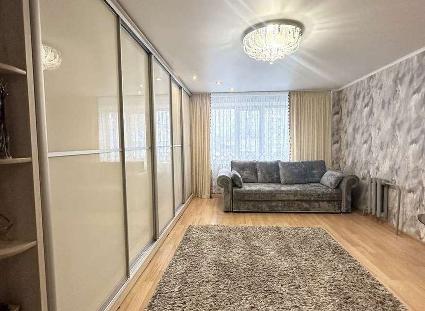 Продаётся 2-комнатная квартира, 72.8 м²