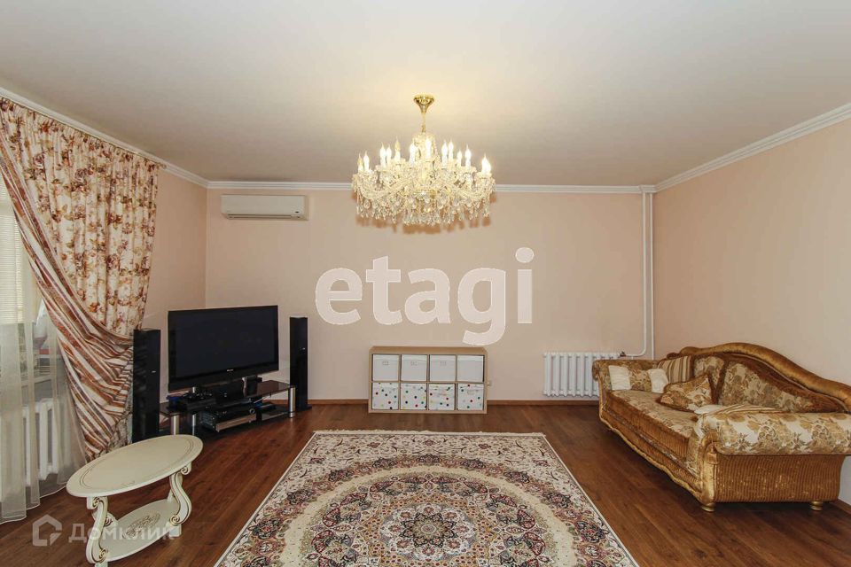Продаётся 3-комнатная квартира, 167.9 м²