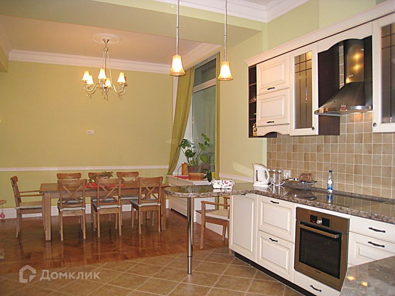 Сдаётся 4-комнатная квартира, 130 м²