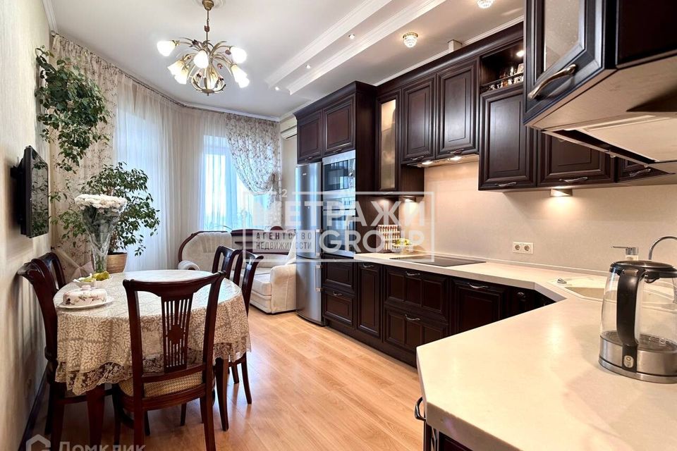 Продаётся 3-комнатная квартира, 121 м²