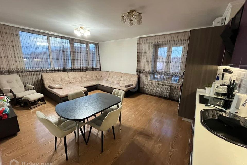Продаётся 2-комнатная квартира, 64.4 м²