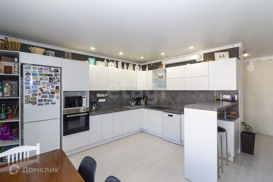 Продаётся 2-комнатная квартира, 67.6 м²