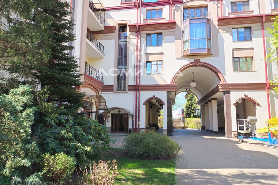 Продаётся 3-комнатная квартира, 394.5 м²
