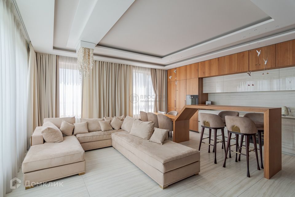Продаётся 4-комнатная квартира, 165 м²
