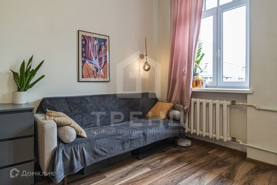 Продаётся комната в 6-комн. квартире, 177 м²