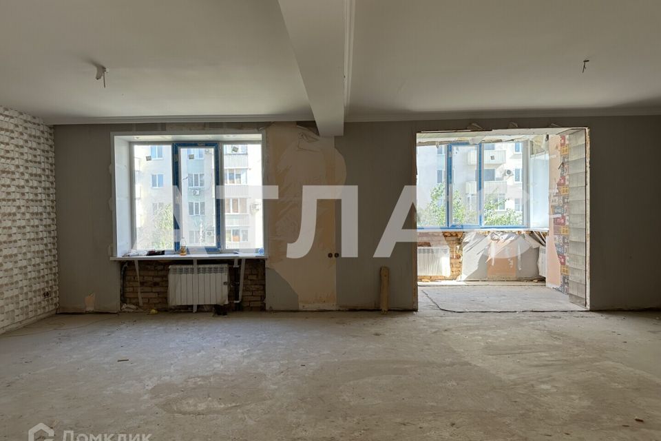 Продаётся 4-комнатная квартира, 178.6 м²