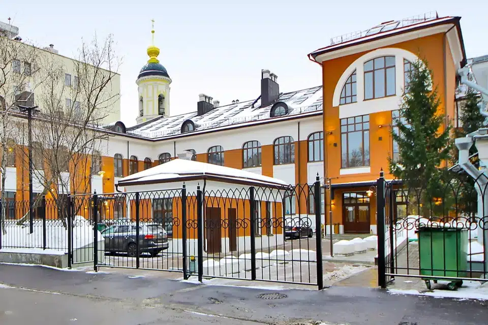 Продаётся 3-комнатная квартира, 158 м²