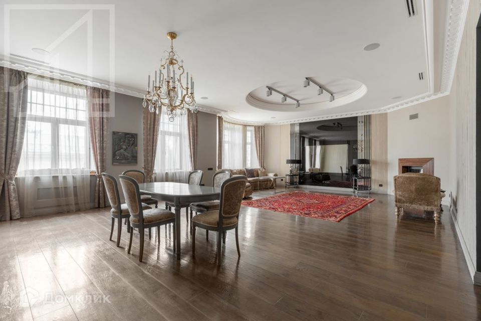 Сдаётся 5-комнатная квартира, 250 м²
