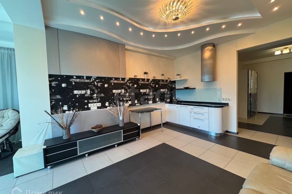 Продаётся 2-комнатная квартира, 96.5 м²