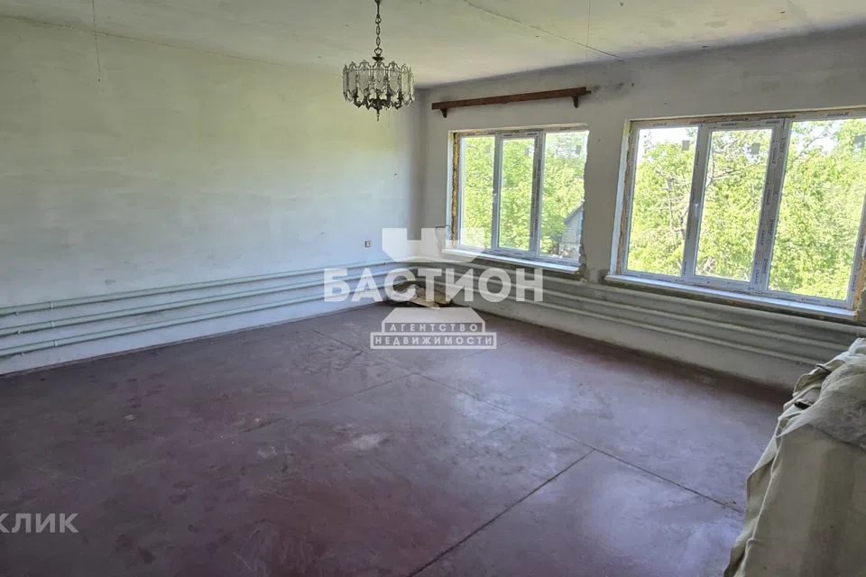 Продаётся 3-этажный дом, 300 м²