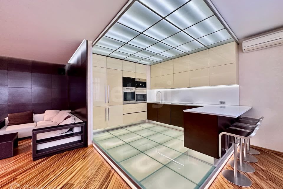 Продаётся 4-комнатная квартира, 148.3 м²