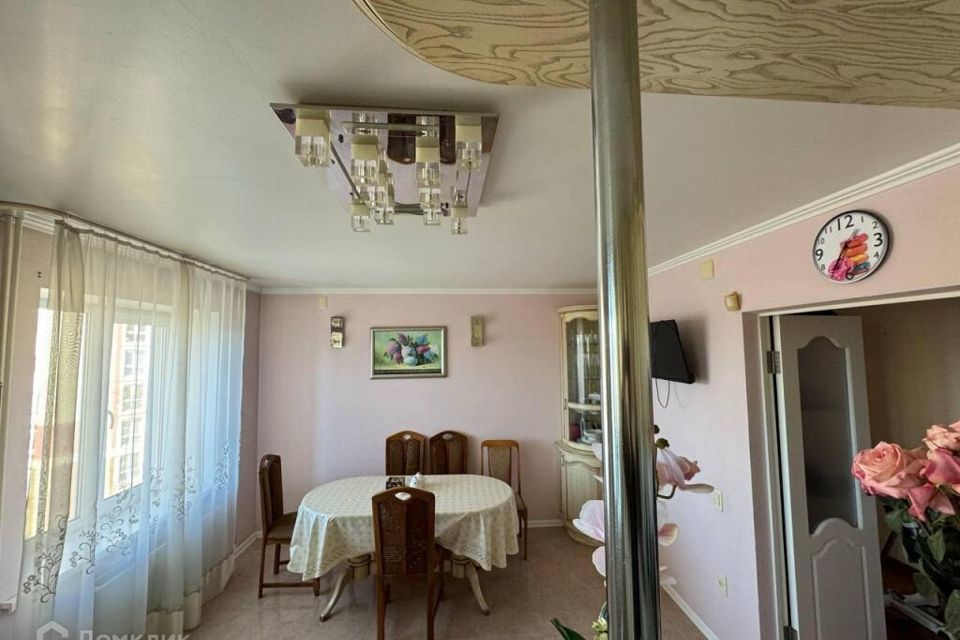 Продаётся 5-комнатная квартира, 192 м²