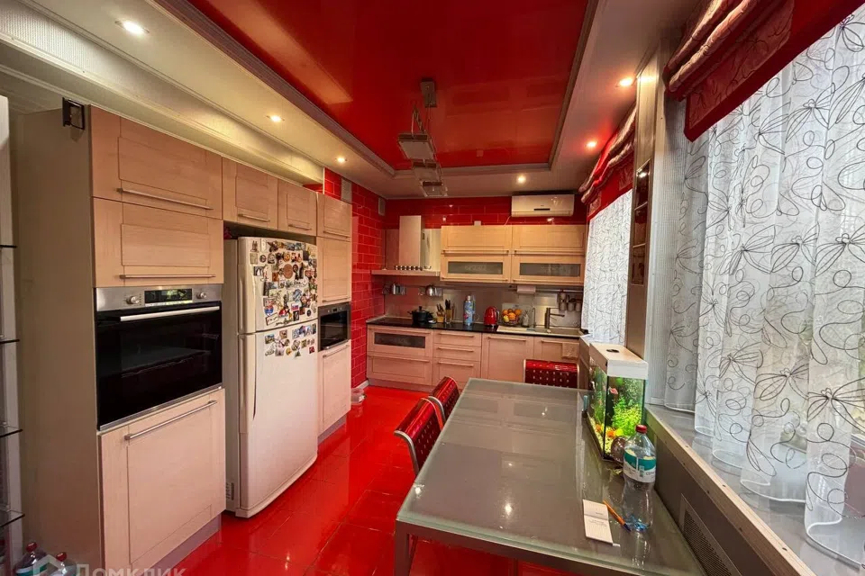 Продаётся 2-этажный дом, 275 м²