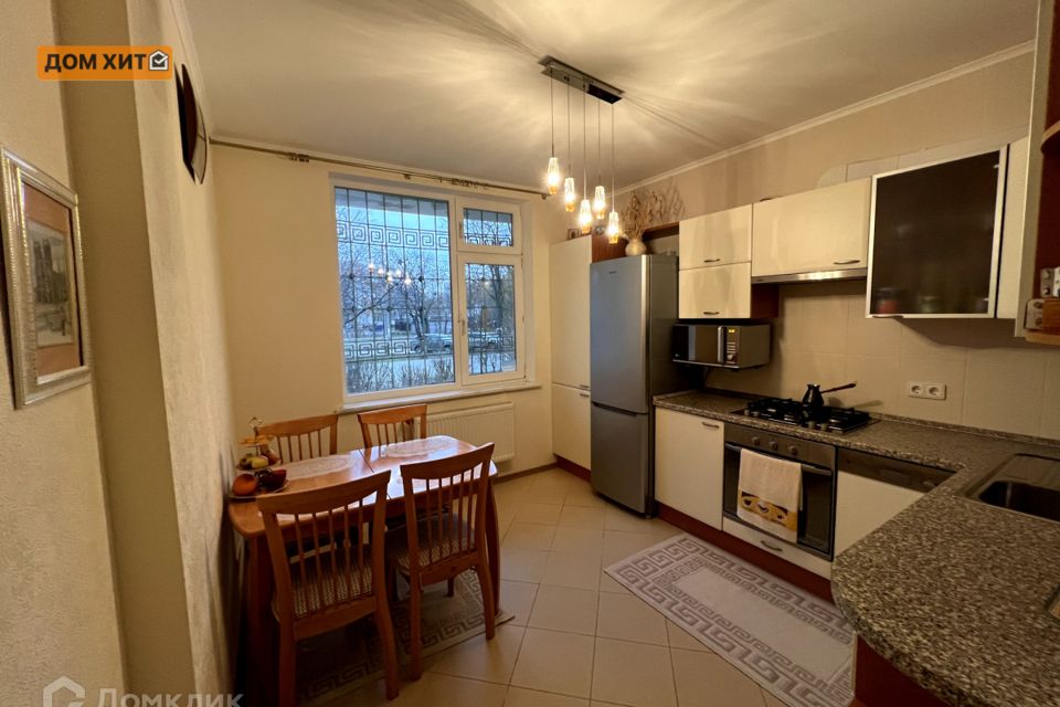 Продаётся 4-комнатная квартира, 109.4 м²