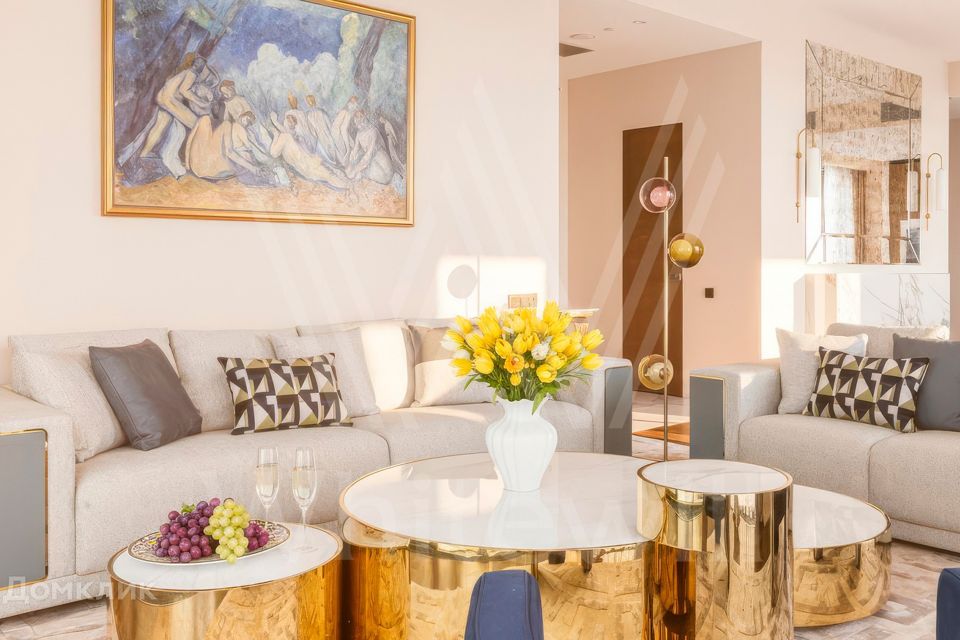 Продаётся 6-комнатная квартира, 400 м²