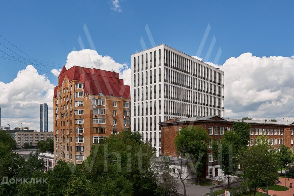 Продаётся 4-комнатная квартира, 186 м²