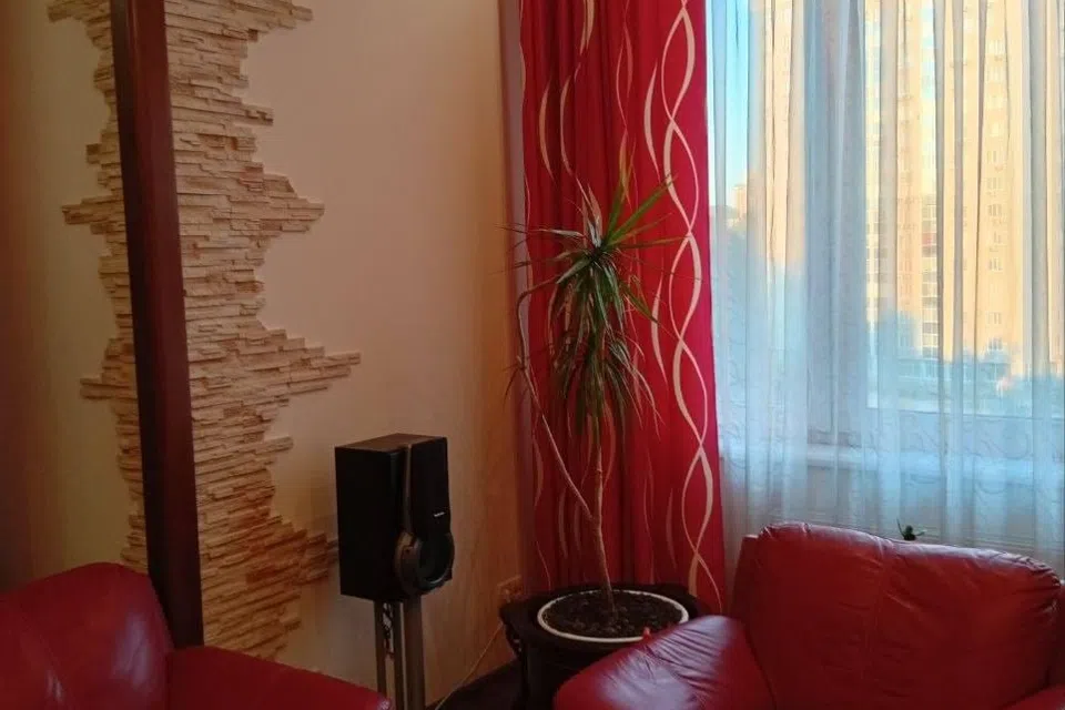 Продаётся 3-комнатная квартира, 107 м²