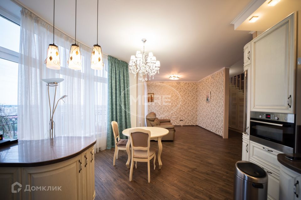 Продаётся 4-комнатная квартира, 162.3 м²