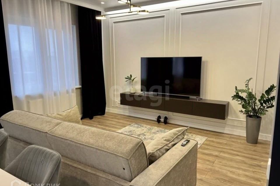 Продаётся 1-комнатная квартира, 65 м²
