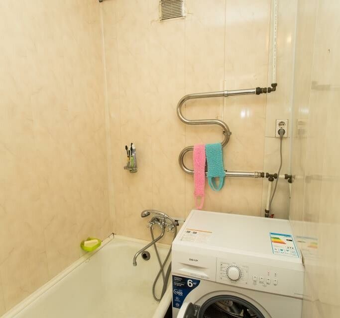Продаётся 3-комнатная квартира, 48.8 м²