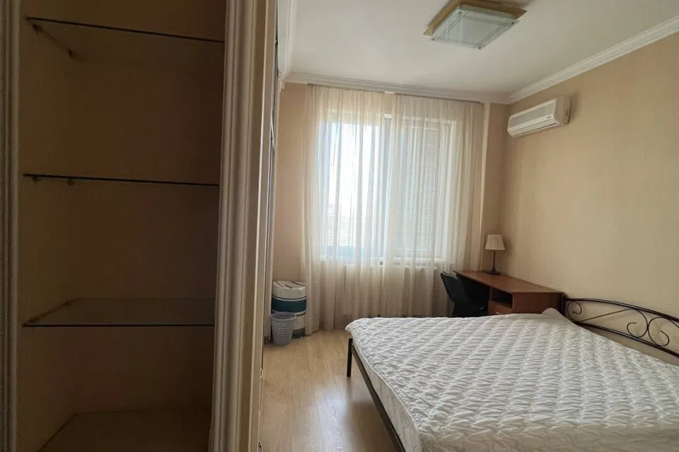 Продаётся 4-комнатная квартира, 125 м²