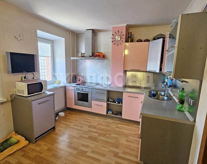 Продаётся 3-комнатная квартира, 103 м²
