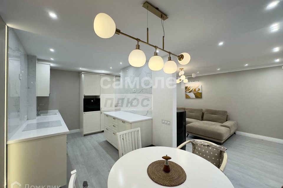 Продаётся 3-комнатная квартира, 90 м²