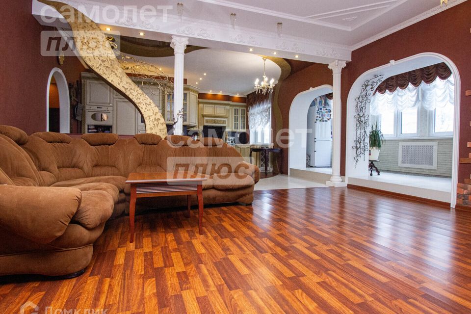 Продаётся 3-комнатная квартира, 236.7 м²