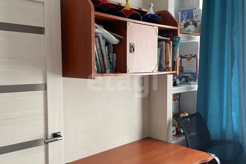 Продаётся 4-комнатная квартира, 72.6 м²