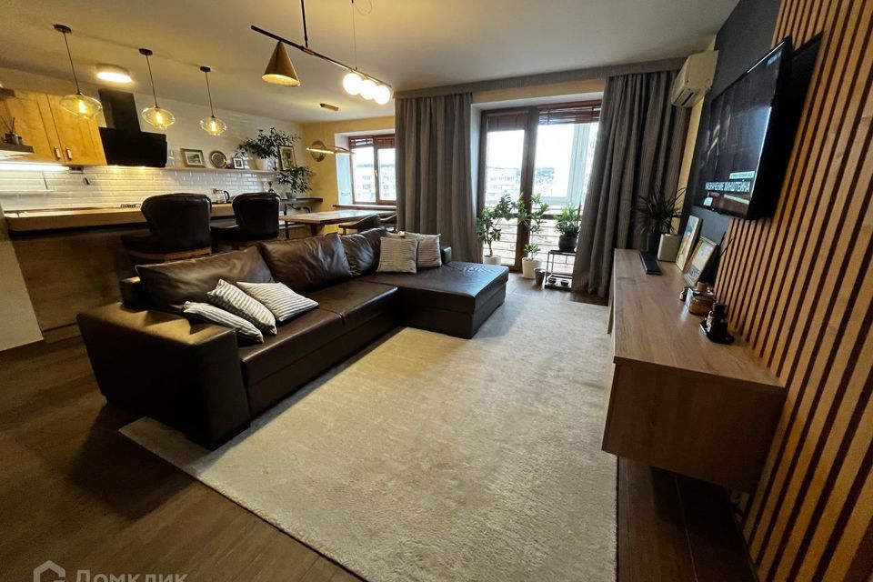 Продаётся 3-комнатная квартира, 104 м²