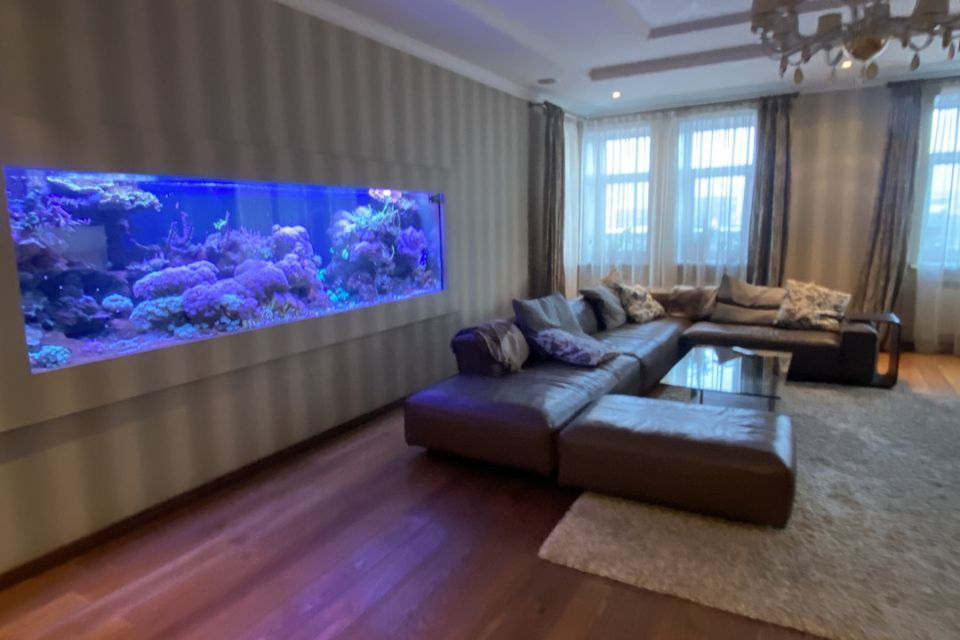 Продаётся 5-комнатная квартира, 250 м²