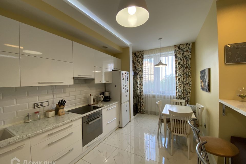 Продаётся 1-комнатная квартира, 55 м²