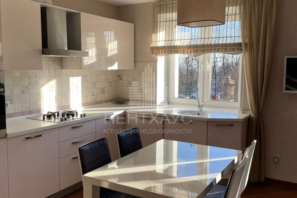 Продаётся 3-комнатная квартира, 107.6 м²